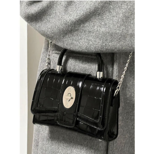 Fashionable all-match high-end bag women's  autumn and winter new super hot large-capacity commuter hand-held chain messenger bag