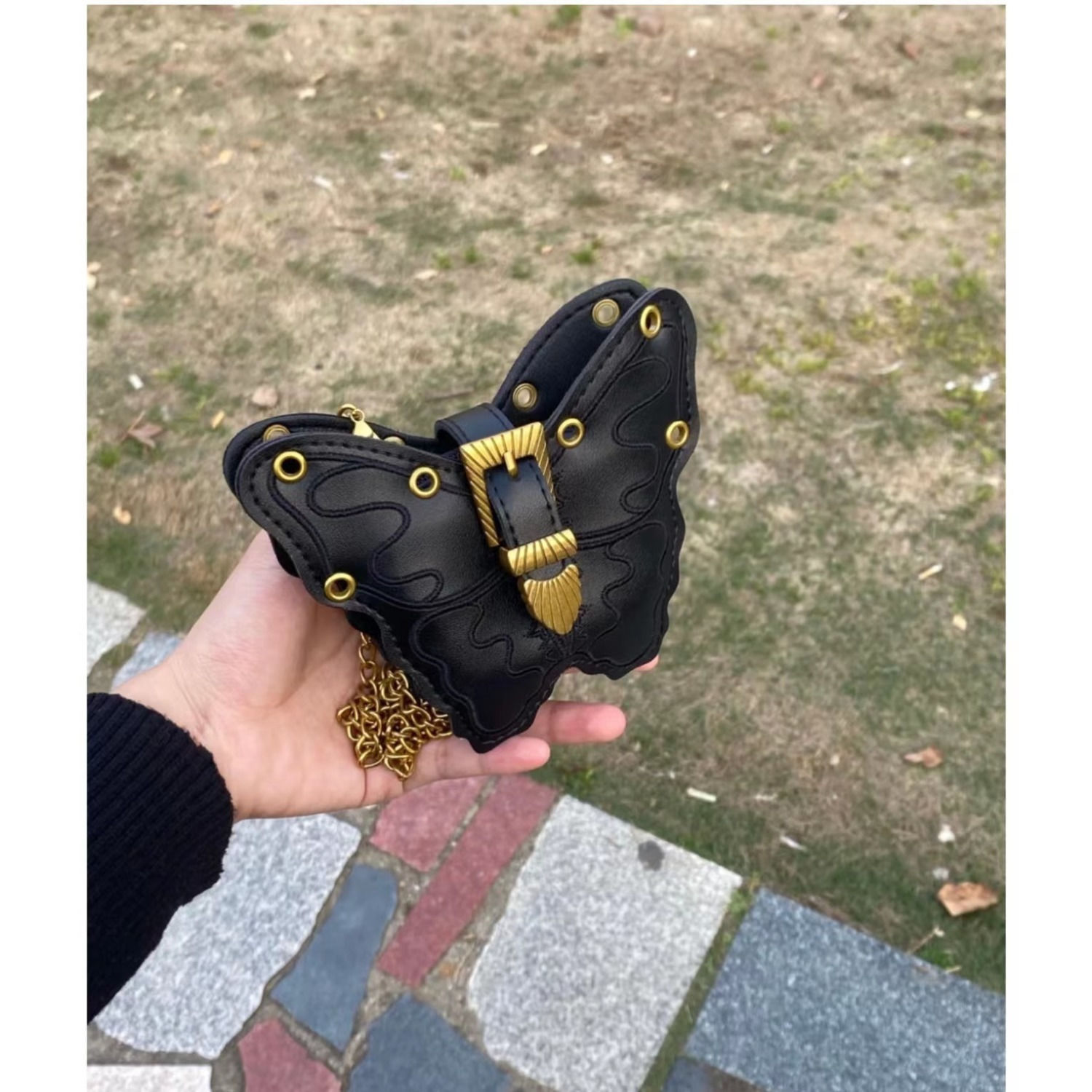 Unique niche design chain mini bag 2023 new women's bag high-end spring retro personality Messenger bag