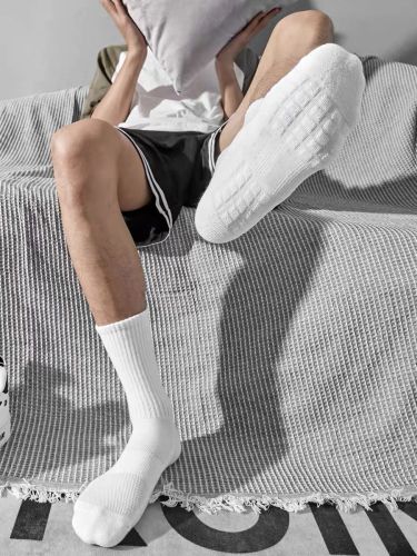 Socks men's pure cotton sports stockings autumn and winter middle and high tube towel bottom thickened sports socks sweat-absorbing and breathable four seasons