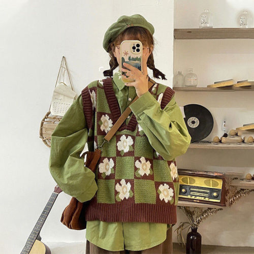 Two-piece suit college style sweet Japanese checkerboard Mori vest vest knitwear female student + green shirt