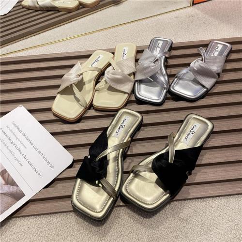 Slippers for women to wear flat bottom 2023 new summer temperament high-end fairy style going out on the beach non-slip sandals