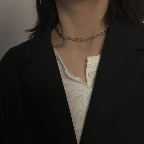 Niche design sense metal necklace female clavicle chain European and American ins cold wind thick chain short neck chain necklace