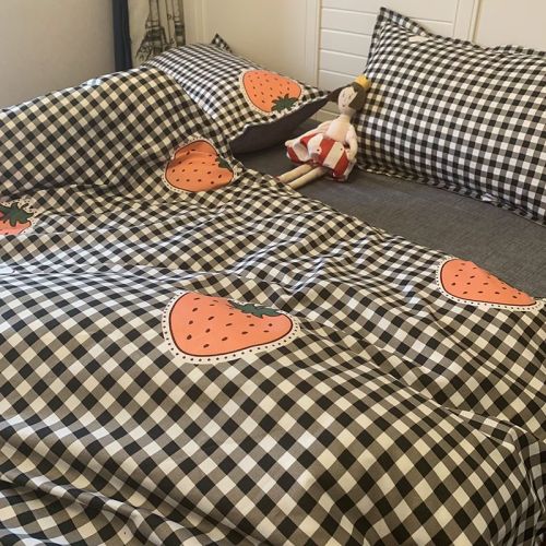 Dream is Korean small plaid strawberry quilt cover four-piece single student dormitory bed sheet three-piece bedding
