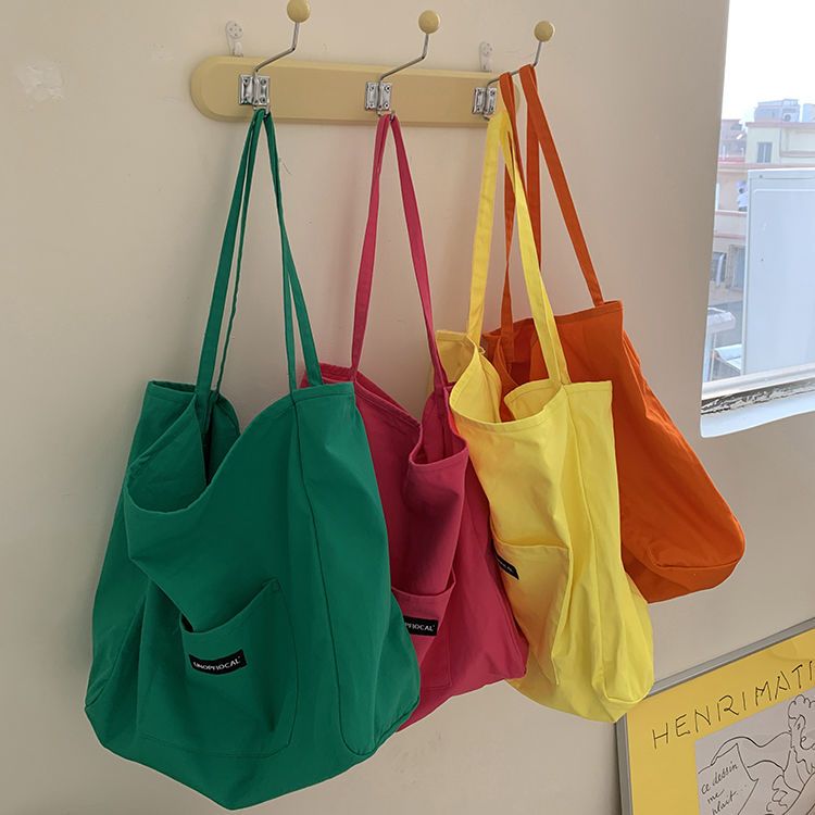 Bag women 2022 new Korean niche canvas bag large-capacity four-color candy color commuter student shoulder bag