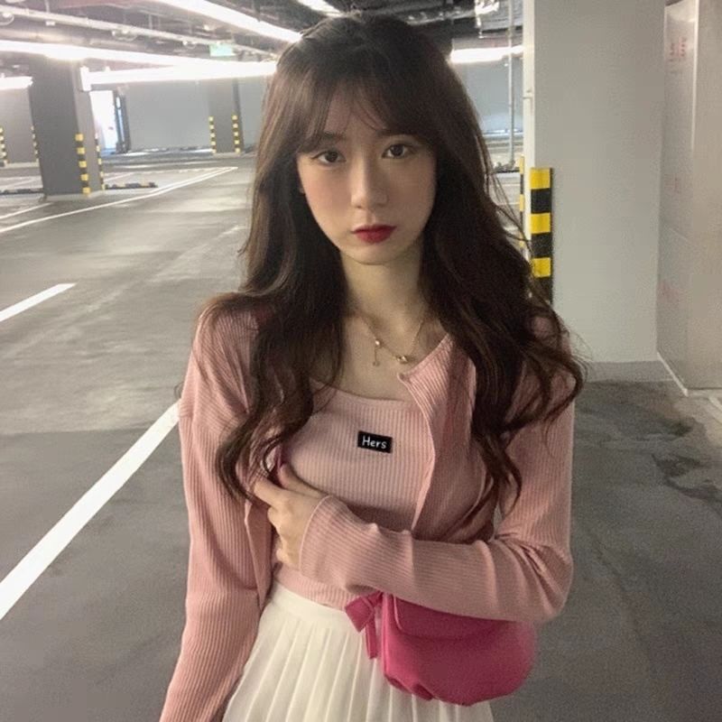 In 2023, the net red temperament western style suit ladies new spring and autumn jacket + suspenders royal sister wind slimming two-piece suit