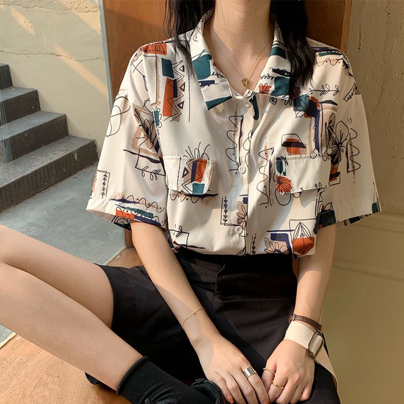 Spring and summer new retro Hong Kong style printed short-sleeved shirt women's design sense niche salt line slimming loose foreign style top