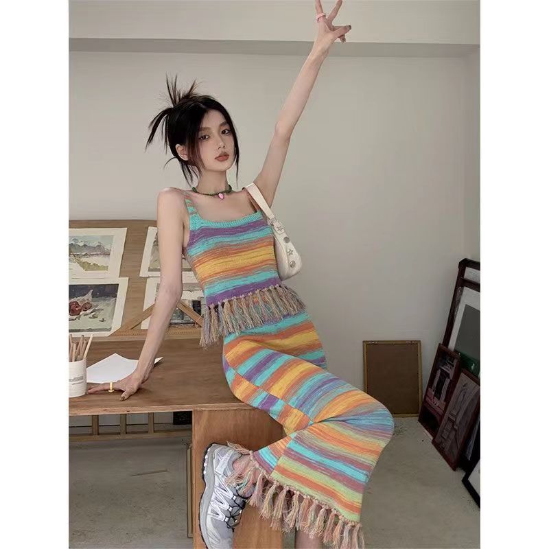 Dopamine girls wear summer skirts, a complete set of candy-colored striped tassels and sweet knitted suspender dresses