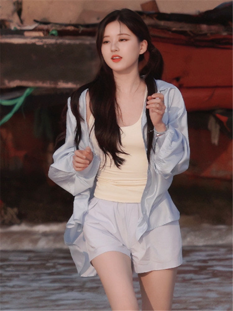 Zhao Lusi shakes the same blue lantern sleeve shirt jacket sunscreen top casual pants short pants suit summer
