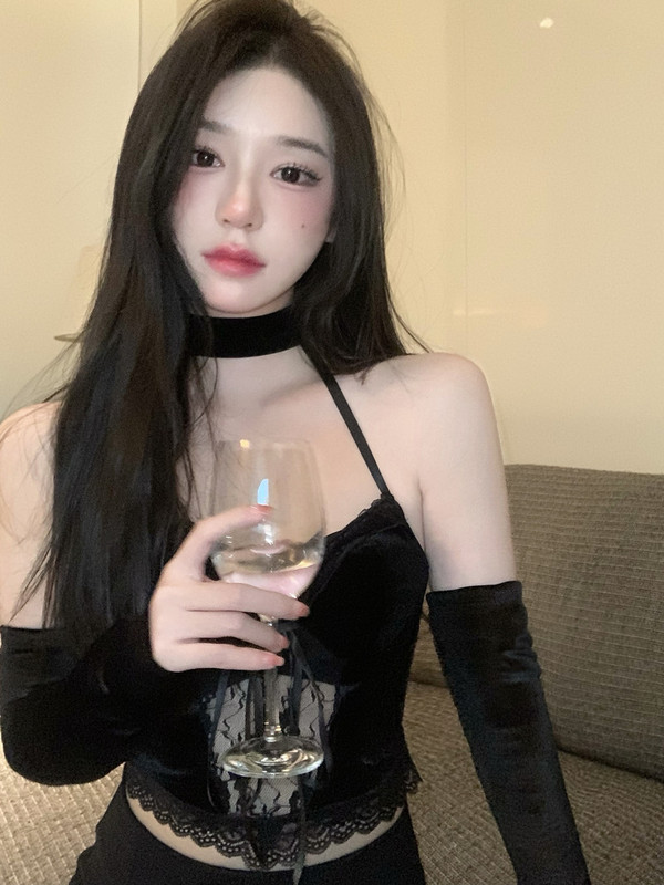 Spice Girl Style Lace Lace Velvet Camisole Halter Neck Long Sleeve Top Wearing Camisole
