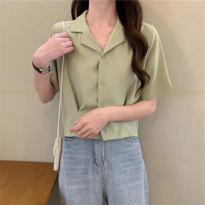 Summer 2022 new v-neck shirt ladies short-sleeved small retro French design sense niche short top