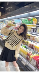 Guoguojia fake two-piece knitted sweater women's spring and autumn 2023 new striped stitching short round neck thin top