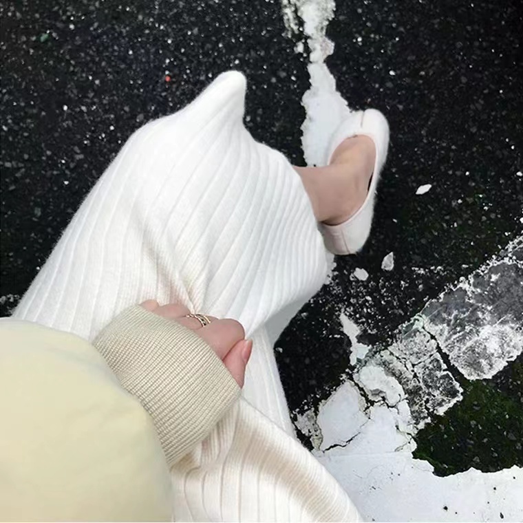 Knitted skirt women 2023 new autumn and winter mid-length high waist bag arm wool temperament slit straight one-step skirt