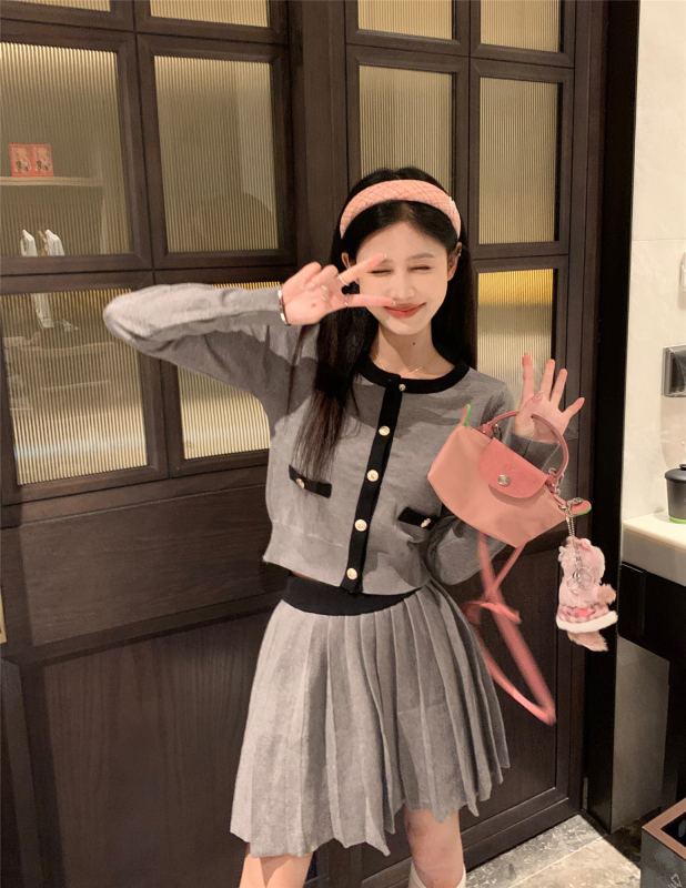~miu series daughter Korean exquisite suit women's early autumn knitted cardigan pleated skirt two-piece set