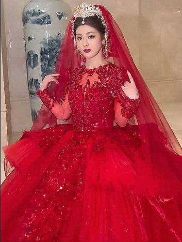 Red wedding dress  new bride heavy industry luxury high-quality texture Chinese style long-sleeved main yarn looks thin and long tail