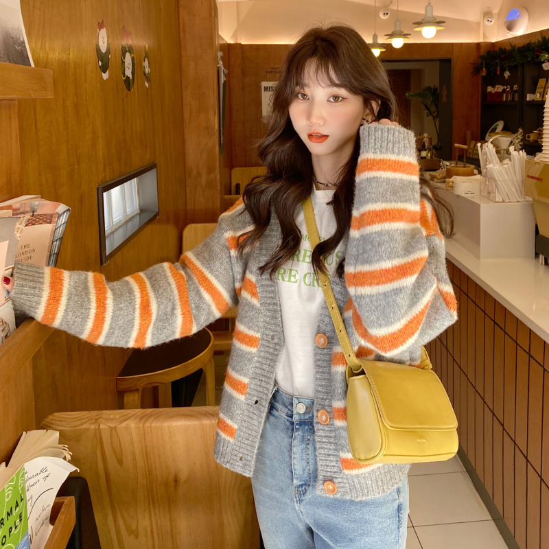 Berry likes you and likes a large custom early spring all-match color contrast striped sweater cardigan loose lazy jacket