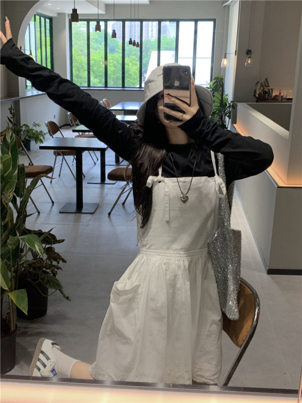Eight milk same style Korean style loose age-reducing suspenders dress + long-sleeved bottoming shirt
