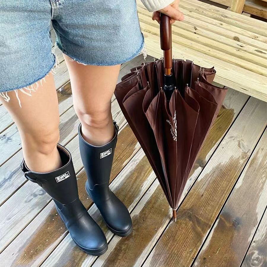 Xiaohongshu recommends high-tube Korean version of slim rubber rain boots with foreign style high-end men's and women's rubber shoes to catch up with the sea and outing overshoes
