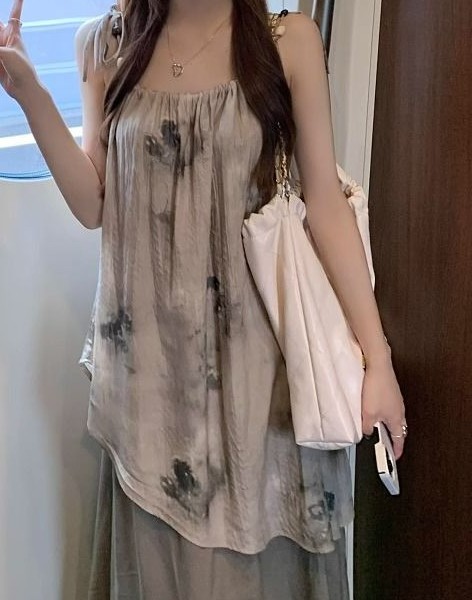 Tea style tie-dye suspender dress women's clothing summer 2023 new French design sense strap slim temperament skirt
