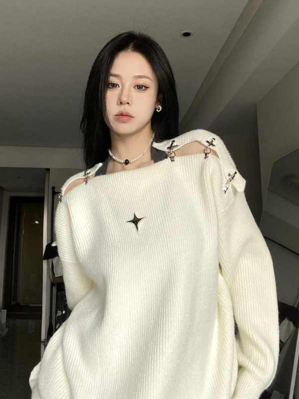Sheep cashmere #aircraft buckle hot girl off-shoulder sweater women's autumn and winter design off-shoulder hollow atmosphere knitted top
