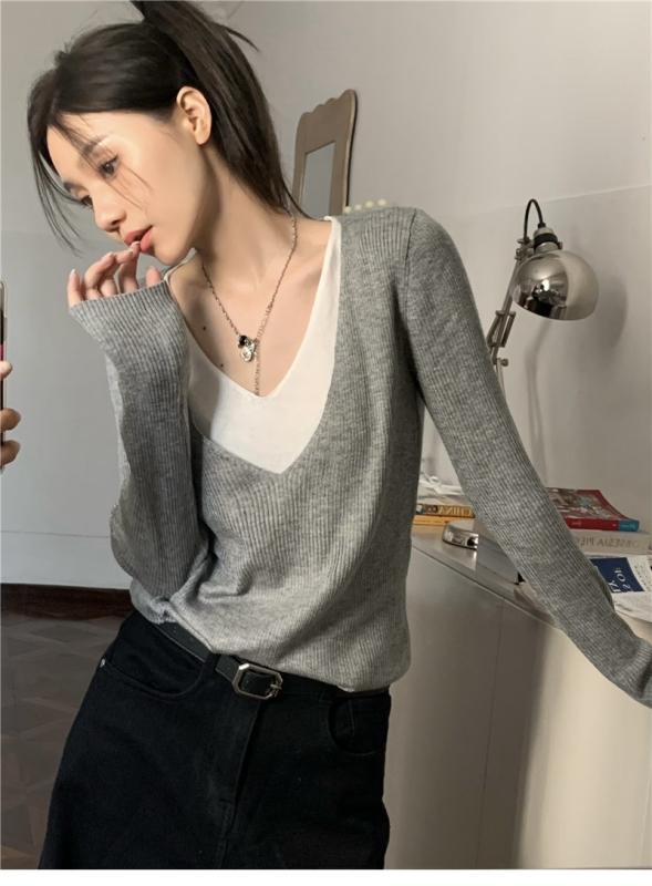 Fake two-piece gray V-neck knitted long-sleeved t-shirt for women autumn 2023 new style inner bottoming shirt slim fit top
