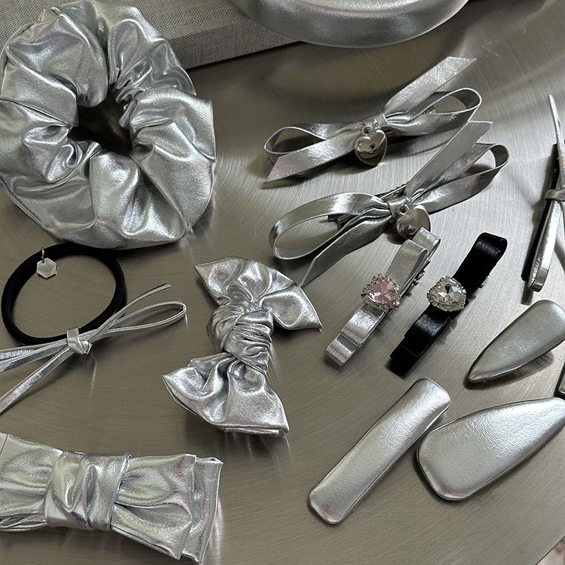 Korean sweet and cool hot girl silver bow hairpin ins niche high-end hairpin love bangs side clip headdress