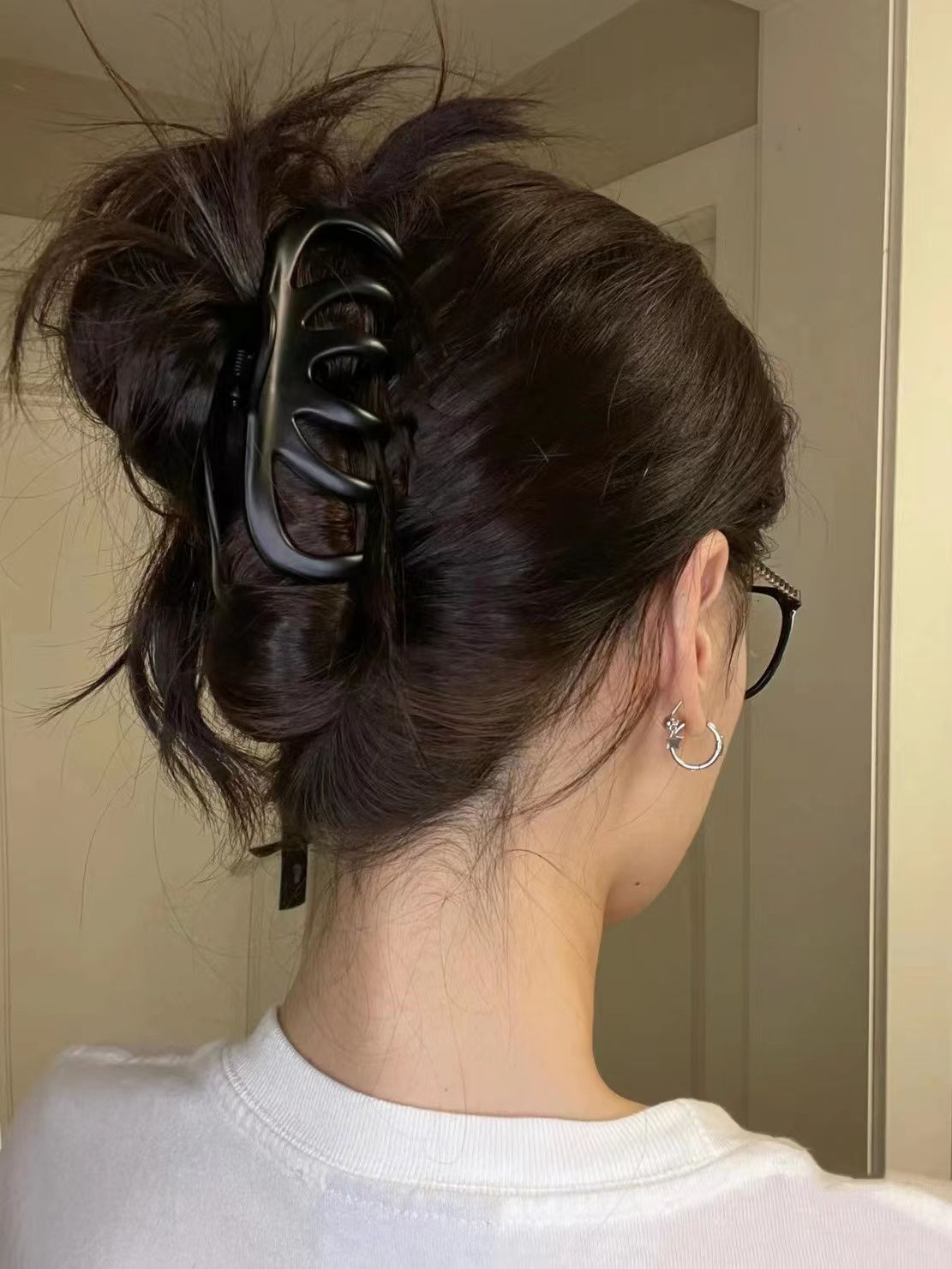 Good-looking, versatile, simple American style lazy style shark clip, large back head hair catcher jellyfish clip hair accessory