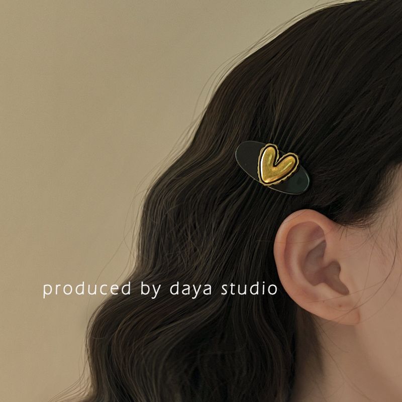 Castle sweetheart girly French retro old love small hairpin female high-end sense niche design bangs seaside clip