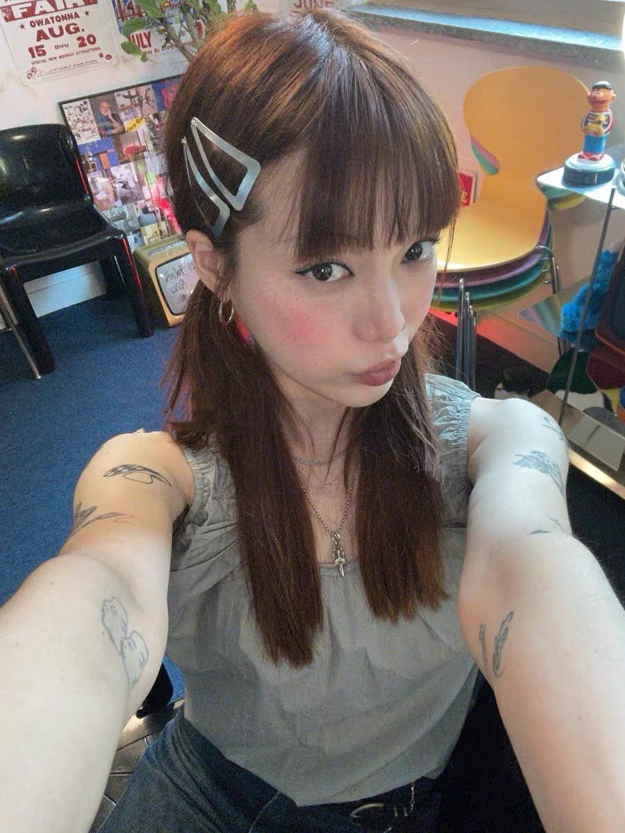Korean version of the new trend triangle BB clip word clip edge clip ins simple hollow net red niche bangs clip female