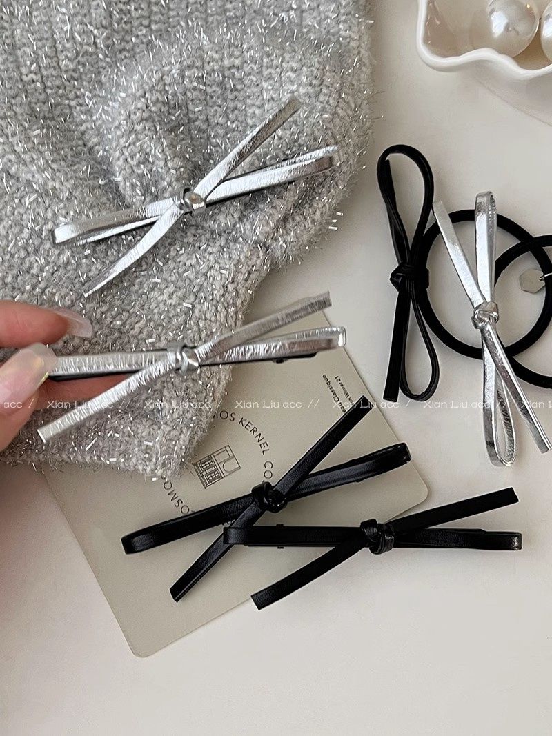 Korean blogger Paula has the same style of bowknot hair ring tie hair ponytail head rope rubber band hair accessories headdress duckbill clip hair clip