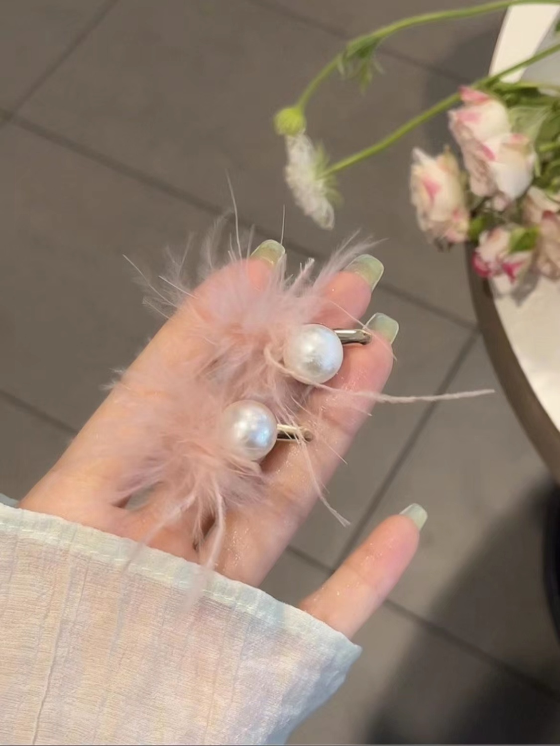 Ins style super fairy sweet feather pearl hairpin high appearance lazy style ostrich feather hair card bangs clip side clip