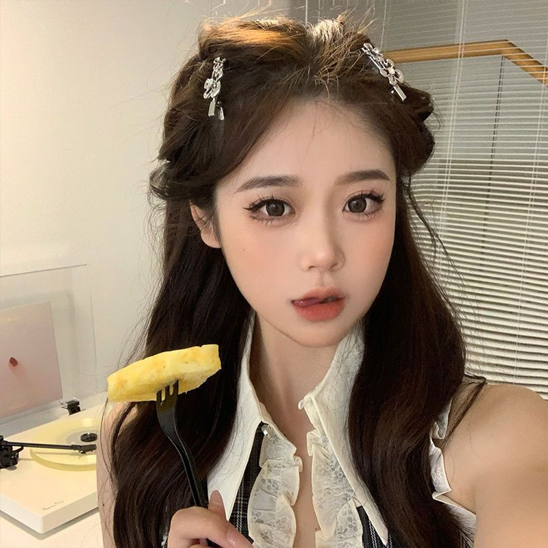 Sweet and cool flower rhinestone bangs hair clip women's one-word clip side clip hair accessories internet celebrity 2022 new style Japanese and Korean