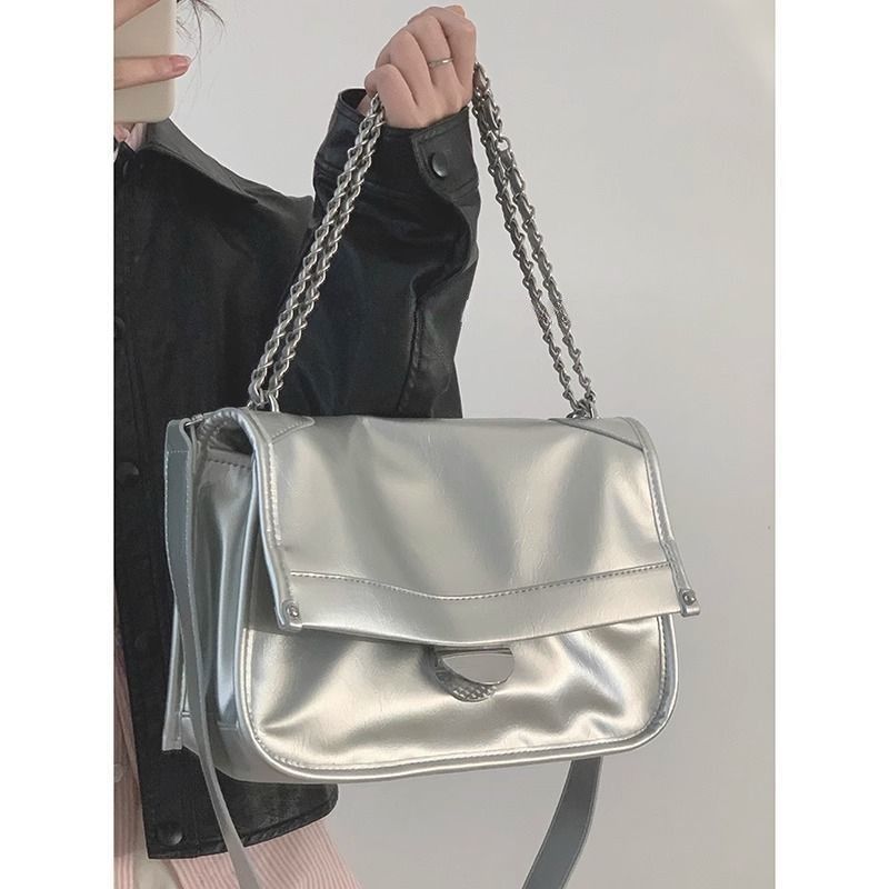 Niche textured armpit bag for women 2023 new trendy and cool chain bag versatile large capacity shoulder bag crossbody bag