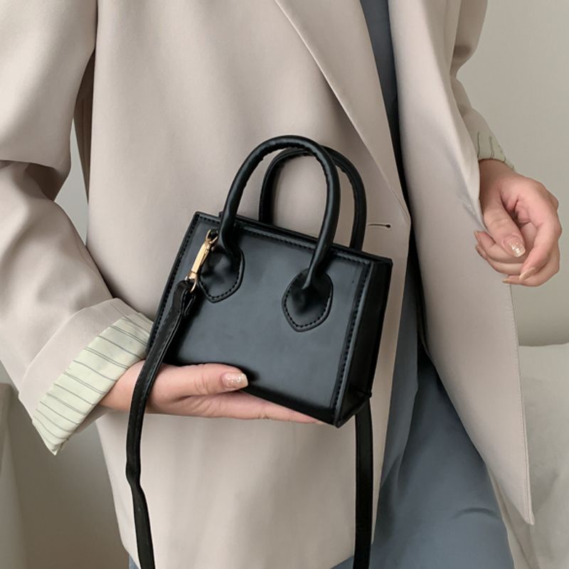 New small bag for women 2022 new summer fashion versatile sense of foreign style crossbody bag female Internet celebrity mini small bag trend