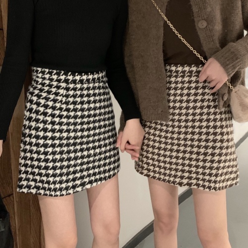 Actual shot of Korean style houndstooth woolen skirt, short skirt, slimming plaid A-line skirt that covers the hips