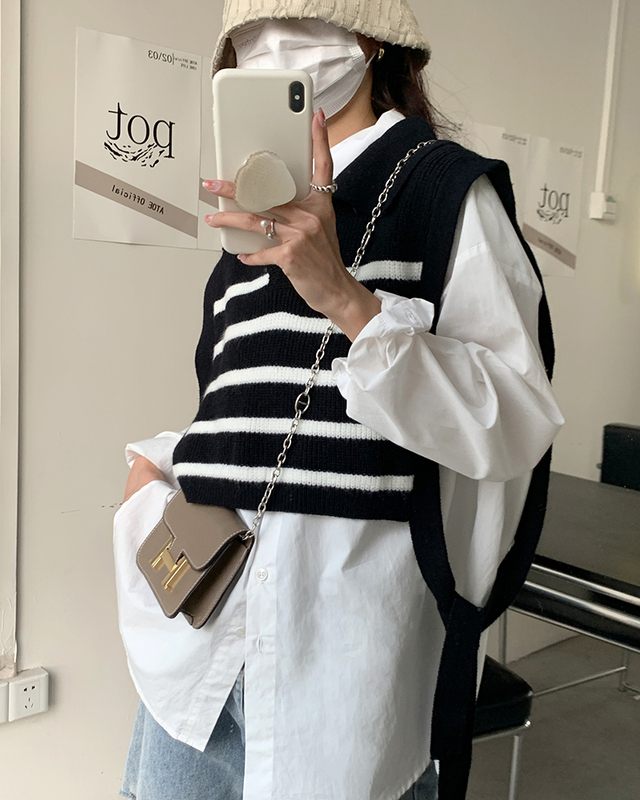 Real shot of black and white striped knitted shawl for women, stylish layered short waistcoat vest