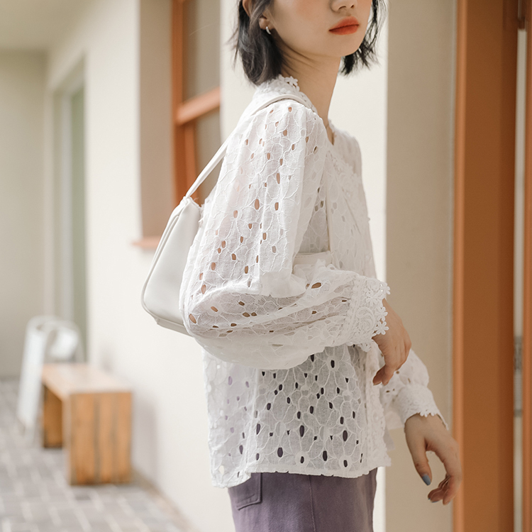 實拍 秋季蕾絲邊拼接長袖襯衫女  氣質珍珠扣顯瘦上衣
