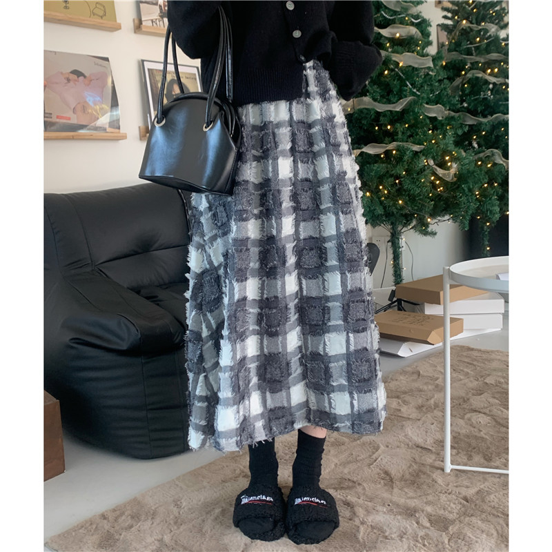 Actual shot of the three standard new high-waist slimming plaid fringed A-line skirt bottoming long skirt