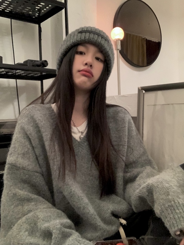 實拍監控 軟糯質感高級灰~羊坨絨親膚保暖V領百搭寬鬆套頭毛衣