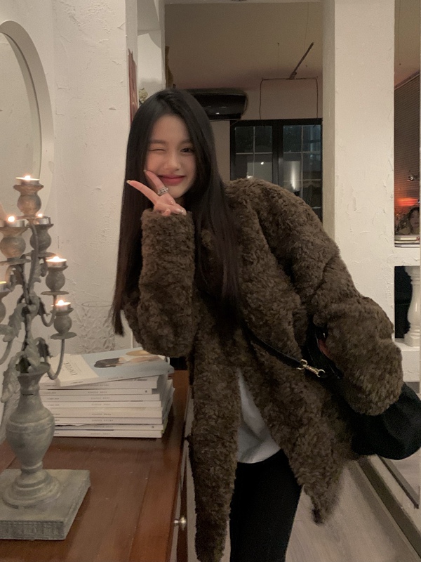Real shot surveillance to enhance the autumn and winter atmosphere~ Classic Teddy brown heavy-duty thickened fur one-piece imitation fur jacket