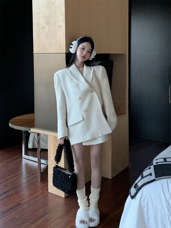 實拍  廓形墊肩杏白色毛毛絨外套