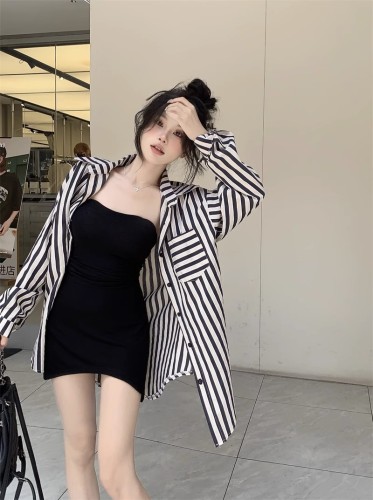 Black and white striped long-sleeved shirt for women, autumn design, loose casual sun protection shirt, chic mid-length top