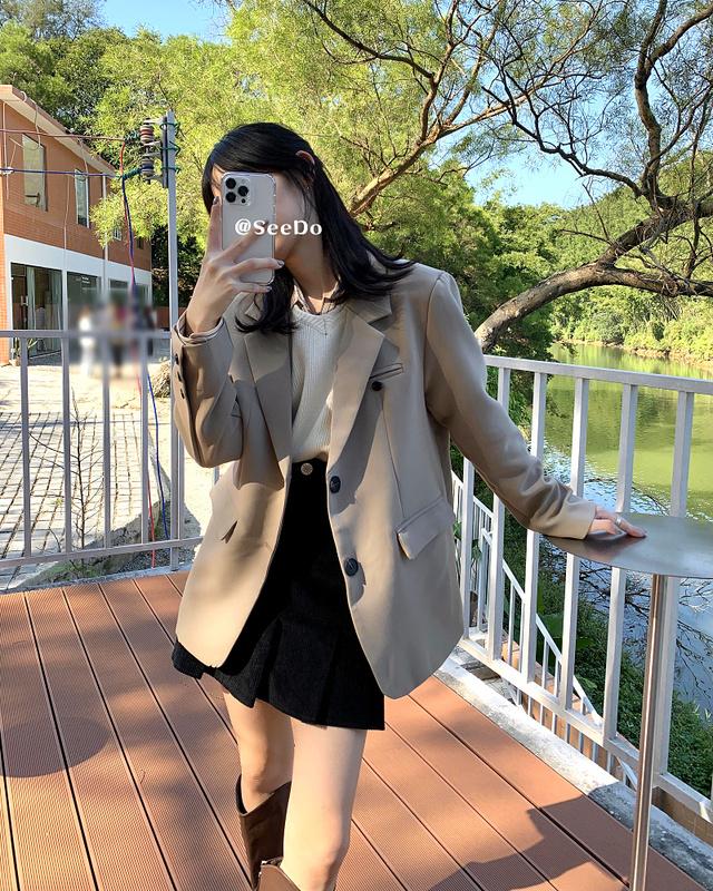 Actual shot of three standard designs, long-sleeved suit jacket with shoulder pads, fashionable small suit