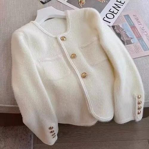 A large number of Tmall quality niche design short soft and waxy mink velvet sweater jackets for women