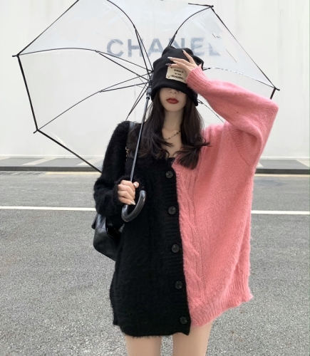 Actual shot of light luxury women's autumn and winter pink and black color-blocked knitted cardigan with fashionable street-style loose design sweater