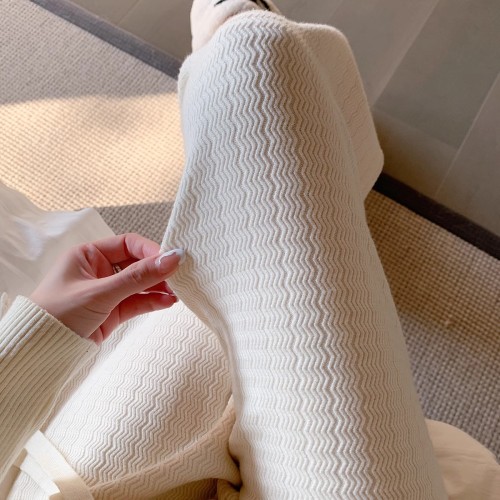 A large number of Tmall quality white high-waisted knitted wide-leg pants for women, loose and drapey, slim and floor-length casual pants