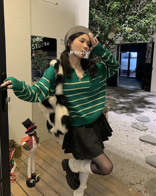 實拍 三標齊 綠色復古條紋V領長袖毛衣減齡百搭針織衫上衣