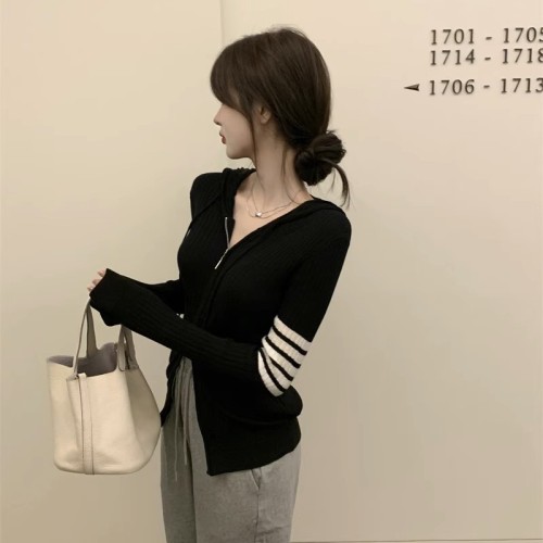 A large number of Tmall quality design niche double zipper hooded long-sleeved knitted cardigan jacket for women