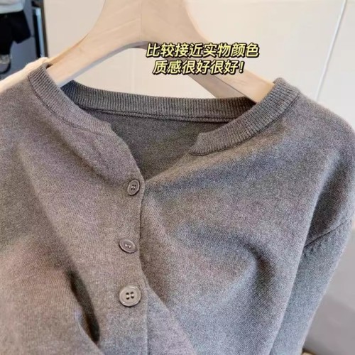 Soft and skin-friendly thin wool knitted cardigan for women Korean style V-neck loose short small outer sweater jacket top