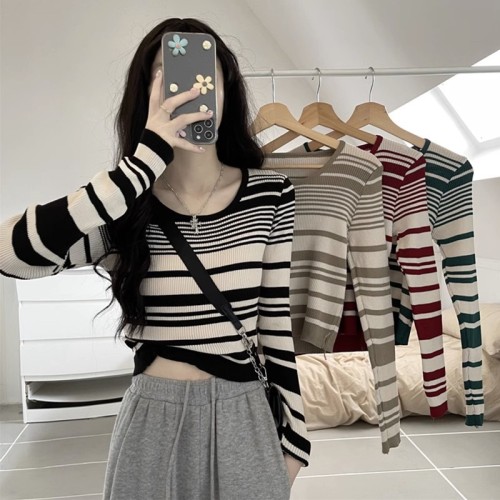 Spring and Autumn round neck striped T-shirt for hot girls, slim fit, knitted bottoming shirt, navel-baring short long-sleeved top