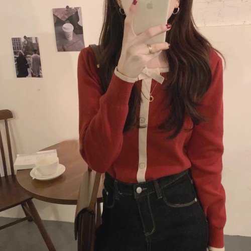 Design niche long-sleeved French retro square-neck sweater for women in autumn and winter knitted bottoming shirt with red top inside